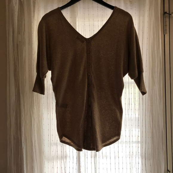 V-Neck - V-Back top with Gold Sparkle detail - Picture 2 of 5